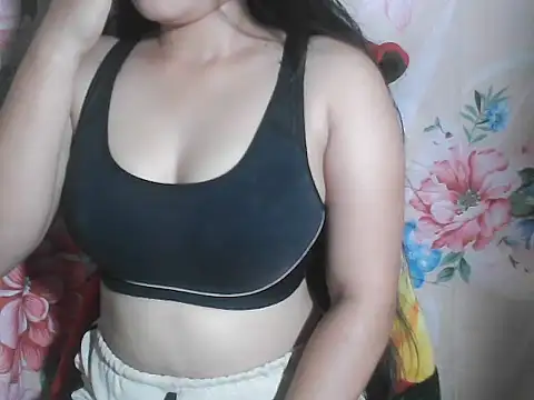 Snapshot of Katie_Winslet chatting on October 11, 2025, 12:43 am Katie Winslet online show from October 11, 2025, 12:43 am