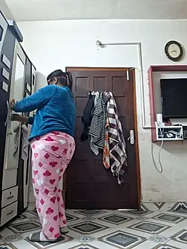 SIMIHOT online show from January 6, 2026, 9:57 am