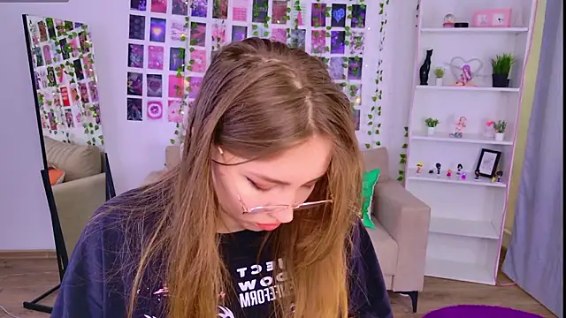 Moon  Bunny online show from February 20, 2026, 12:27 pm