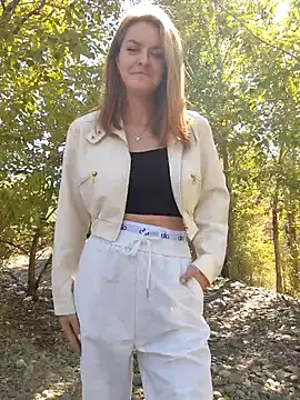 YOOUR EVAA online show from September 14, 2025, 6:01 am