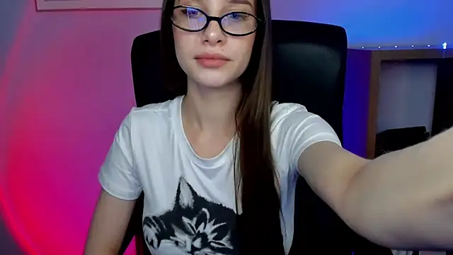 Snapshot of LuxMaya chatting on February 12, 2026, 8:09 am LuxMaya online show from February 12, 2026, 8:09 am