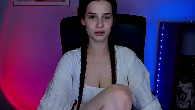 Snapshot of LuxMaya chatting on February 25, 2026, 7:29 am LuxMaya online show from February 25, 2026, 7:29 am