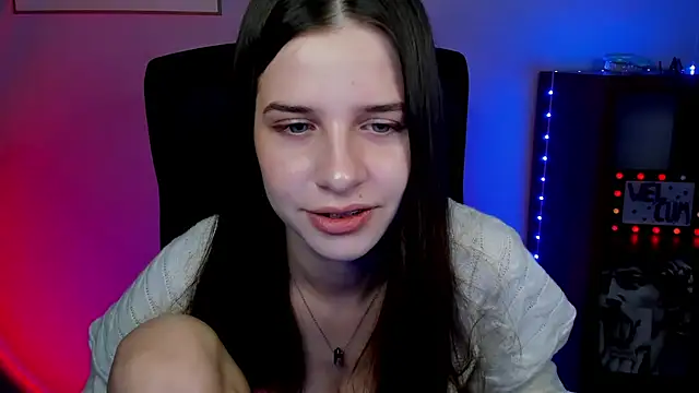 Snapshot of LuxMaya chatting on March 9, 2026, 7:34 am LuxMaya online show from March 9, 2026, 7:34 am