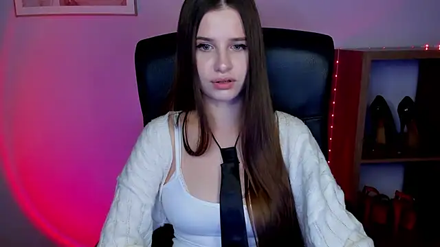 LuxMaya online show from June 16, 2026, 6:49 am