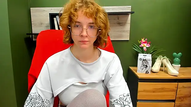 juicyPenny online show from September 17, 2025, 6:26 am