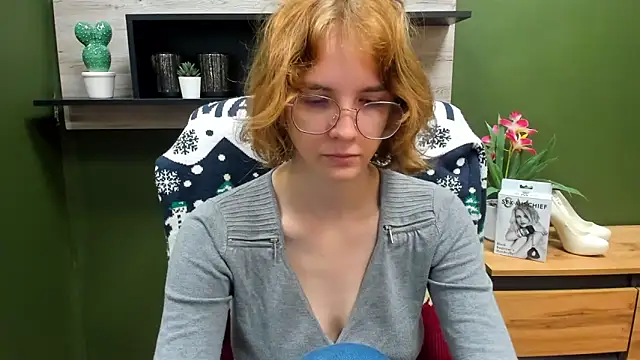 juicyPenny online show from October 3, 2025, 6:21 am