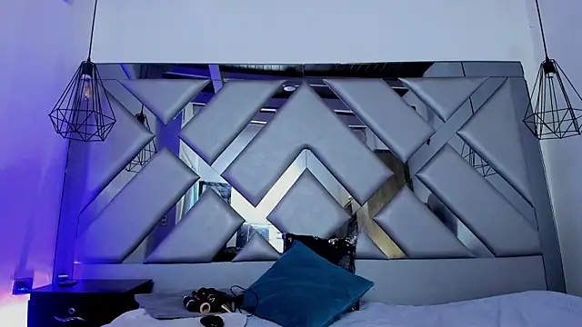 Lorenn Hill online show from January 17, 2026, 1:27 pm