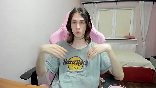 eleganc3 online show from September 10, 2025, 9:26 pm