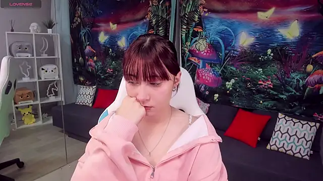 ClaraParks online show from November 21, 2025, 6:50 pm