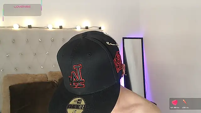 Dulcey  online show from January 15, 2026, 3:55 am