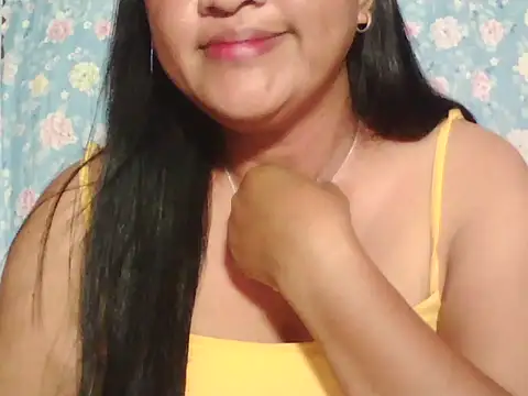 hotolivia34 online show from November 23, 2025, 2:17 pm