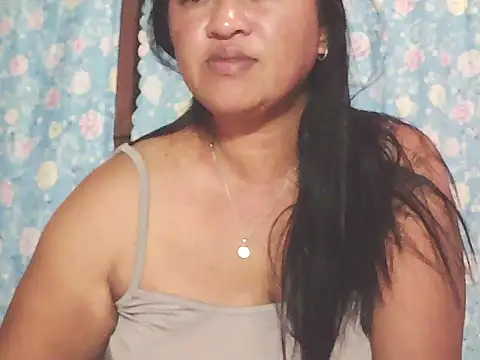 hotolivia34 online show from December 2, 2025, 1:17 pm