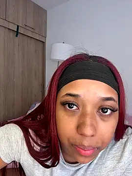 Snapshot of _Zahara_ chatting on October 20, 2025, 7:03 pm Zahara online show from October 20, 2025, 7:03 pm