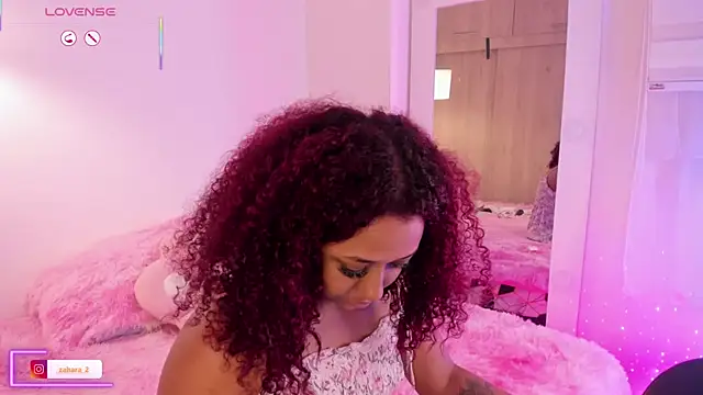 Snapshot of _Zahara_ chatting on November 25, 2025, 11:05 pm Zahara online show from November 25, 2025, 11:05 pm