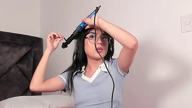 SamanthaRivas  online show from September 26, 2025, 11:31 pm