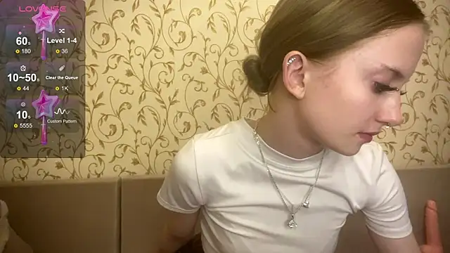 Snapshot of kittywithu chatting on September 17, 2025, 4:52 pm kittywithu online show from September 17, 2025, 4:52 pm