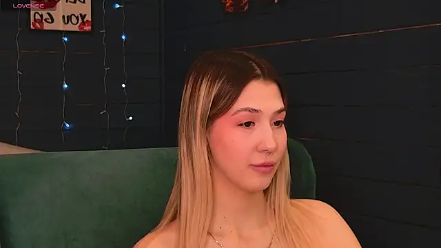 Bella svon online show from April 12, 2026, 8:30 am