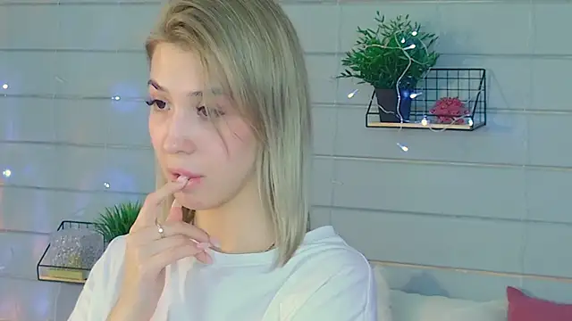 Snapshot of Bella_svon chatting on May 14, 2026, 3:30 pm Bella svon online show from May 14, 2026, 3:30 pm