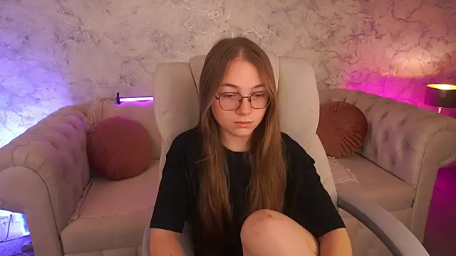 ArrinaWairr online show from October 27, 2025, 8:29 am