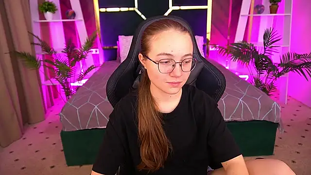 ArrinaWairr online show from November 5, 2025, 8:58 am