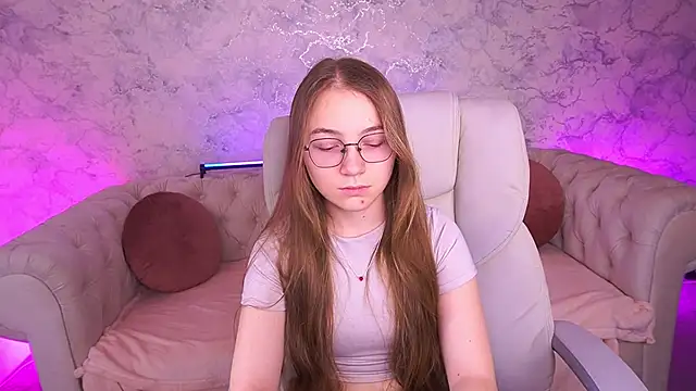 ArrinaWairr online show from December 19, 2025, 8:54 am