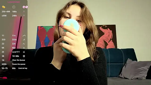 TrixiBell online show from April 16, 2026, 4:46 am