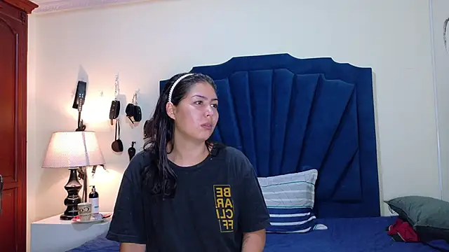 Snapshot of RoxyandAron2 chatting on May 2, 2026, 1:54 am RoxyandAron2 online show from May 2, 2026, 1:54 am