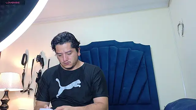 Snapshot of RoxyandAron2 chatting on May 10, 2026, 12:43 pm RoxyandAron2 online show from May 10, 2026, 12:43 pm