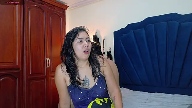 Snapshot of RoxyandAron2 chatting on May 19, 2026, 12:11 pm RoxyandAron2 online show from May 19, 2026, 12:11 pm