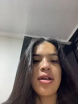 JuanitaMore01 online show from April 21, 2026, 9:06 pm