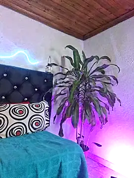 AliciaWhite online show from October 1, 2025, 12:00 pm