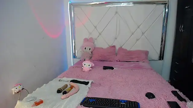 Dulce petit  online show from September 15, 2025, 11:32 am