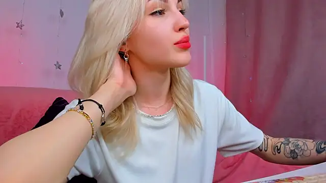 LisaFoxyMe online show from May 28, 2026, 1:25 am