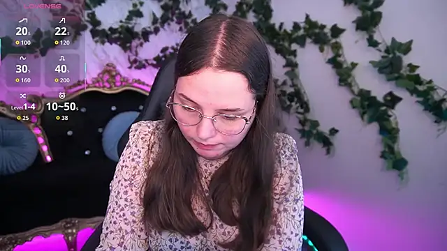 SophieDreamss online show from October 15, 2025, 1:44 pm