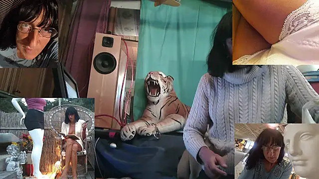 Snapshot of SissiDomination chatting on November 8, 2025, 9:02 pm SissiDomination online show from November 8, 2025, 9:02 pm