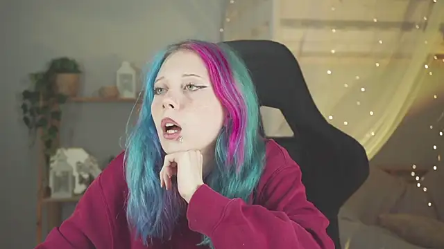 SakuraBliss online show from November 25, 2025, 7:58 pm