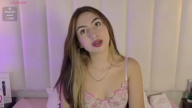 Snapshot of ChloeJoness_ chatting on November 27, 2025, 8:55 pm ChloeJoness online show from November 27, 2025, 8:55 pm