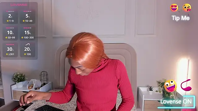 Anamonrroe online show from October 6, 2025, 12:02 pm