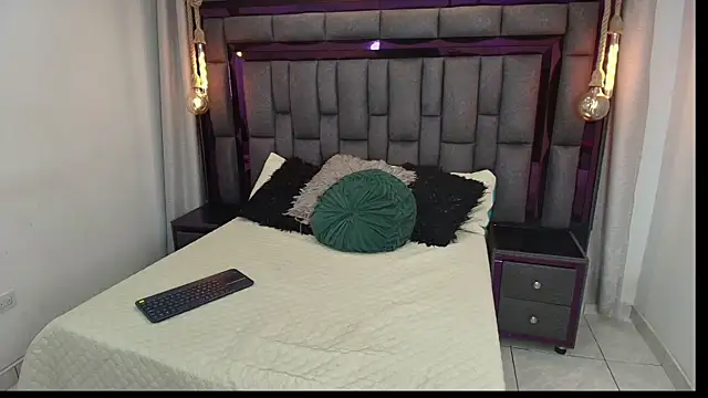 Snapshot of AdelineFiore chatting on October 8, 2025, 11:41 am AdelineFiore online show from October 8, 2025, 11:41 am