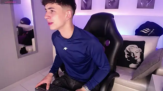 AdrianRinaldi online show from September 12, 2025, 7:58 pm