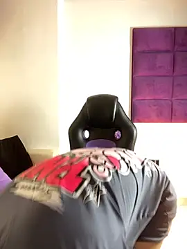 AdrianRinaldi online show from October 27, 2025, 8:02 pm