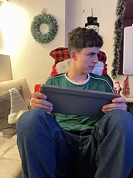 AdrianRinaldi online show from December 17, 2025, 8:15 pm