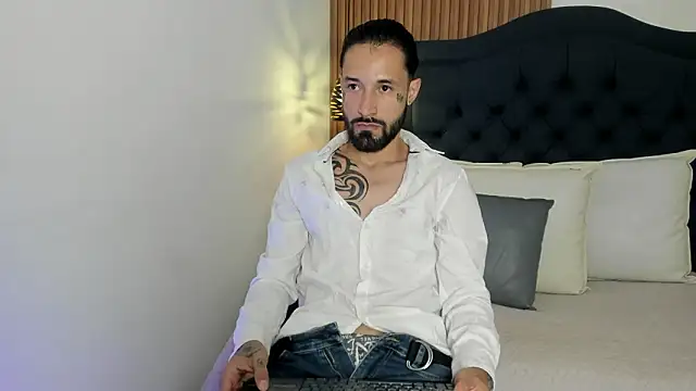 Hisoka 011 online show from February 5, 2026, 7:40 pm