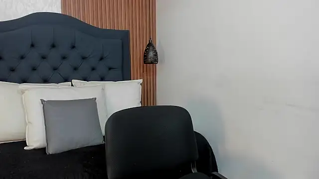 Hisoka 011 online show from April 11, 2026, 7:51 pm