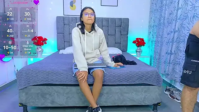 Soffia Konig  online show from April 18, 2026, 12:09 pm