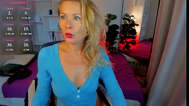 Snapshot of Julia_Giulia chatting on June 25, 2026, 6:23 pm Julia Giulia online show from June 25, 2026, 6:23 pm