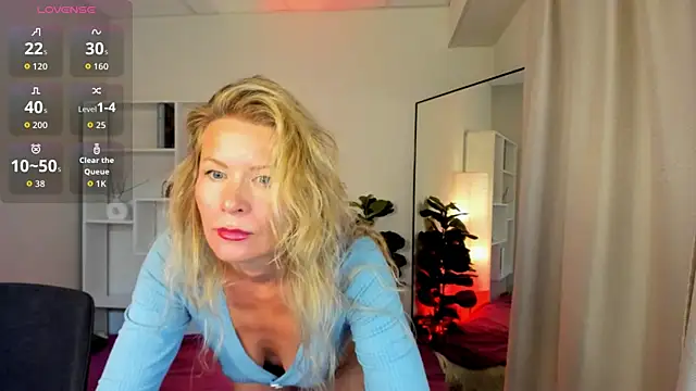 Snapshot of Julia_Giulia chatting on June 26, 2026, 10:03 pm Julia Giulia online show from June 26, 2026, 10:03 pm