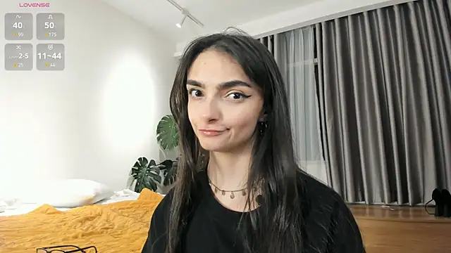 Morena Dolce online show from April 4, 2026, 1:52 pm