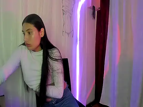 Snapshot of Linda_andrew chatting on September 13, 2025, 2:17 pm Linda andrew online show from September 13, 2025, 2:17 pm