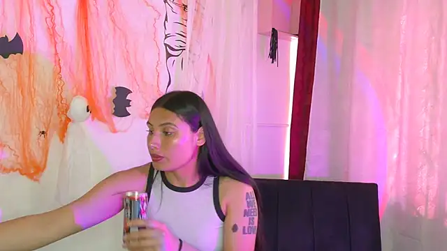 Snapshot of Linda_andrew chatting on October 23, 2025, 6:39 pm Linda andrew online show from October 23, 2025, 6:39 pm